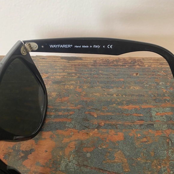 Black Ray-ban Wayfarer Sunglasses with Original Leather Case - Picture 2 of 3